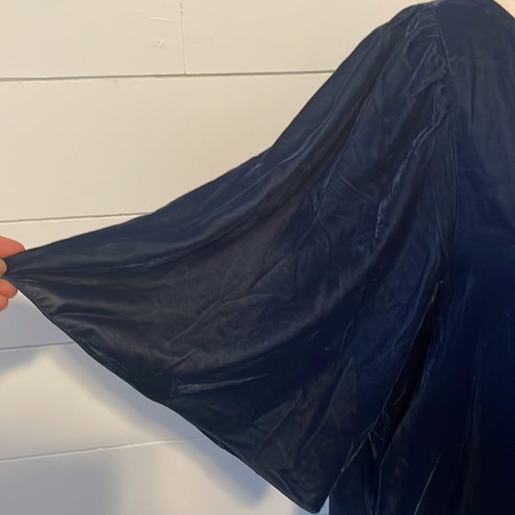 Ann Taylor short sleeve blue velvet top - Picture 4 of 8